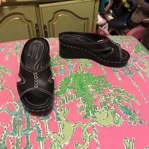 Donald J. Pliner Black Leather Open-Toe Platform Mules